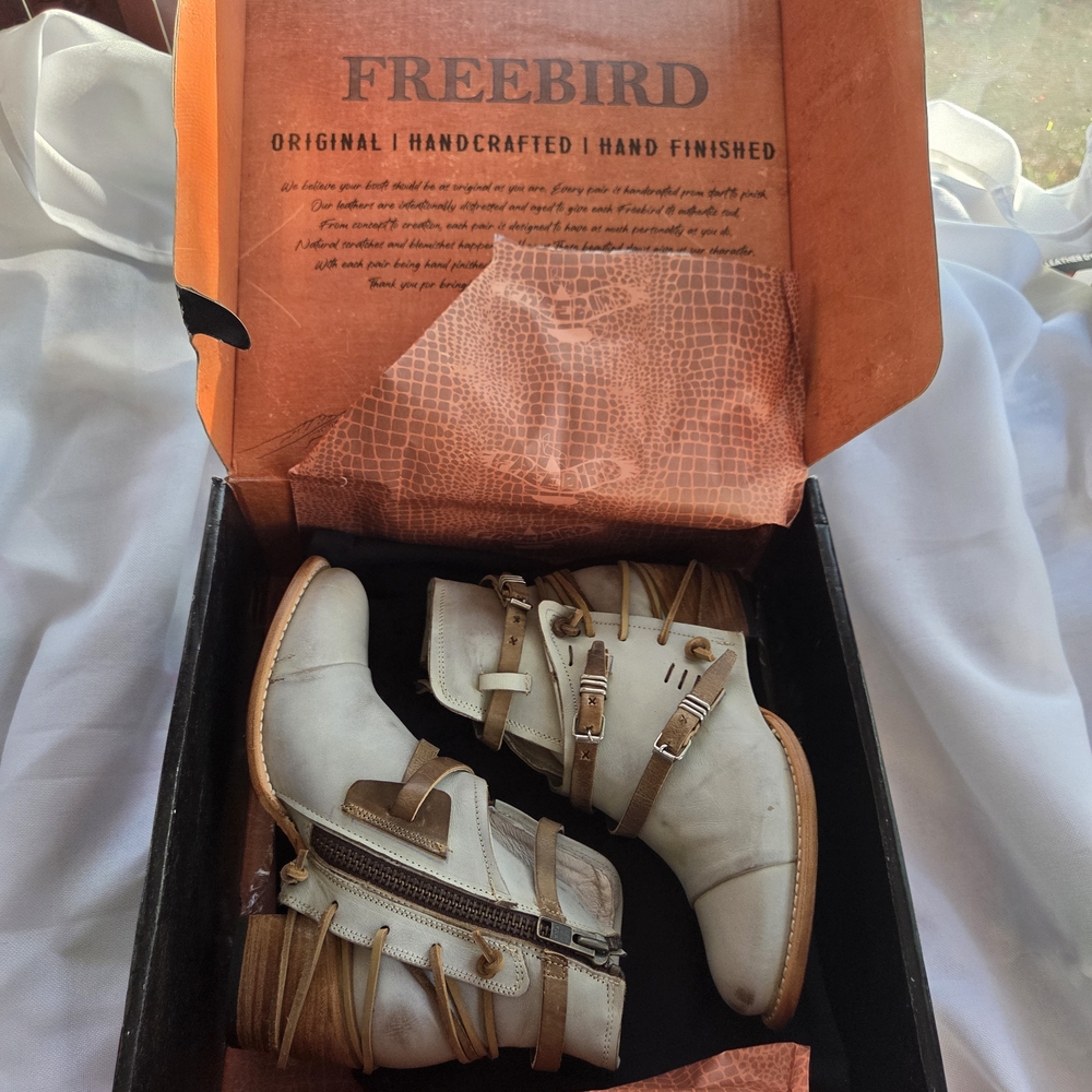 NIB Freebird Crue Leather Ankle Boots - Ice White & Brown Tan Size 9 - Picture 7 of 7